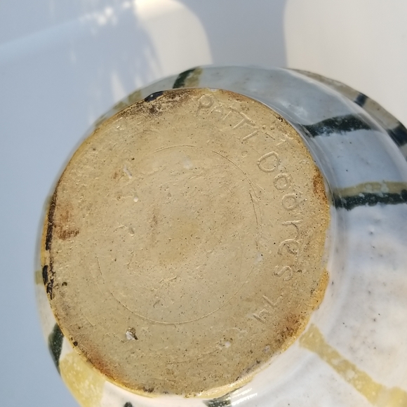 1970s Studio Pottery Vessel Vase signed Patti Dunes '74 neutral drip - Picture 8 of 10